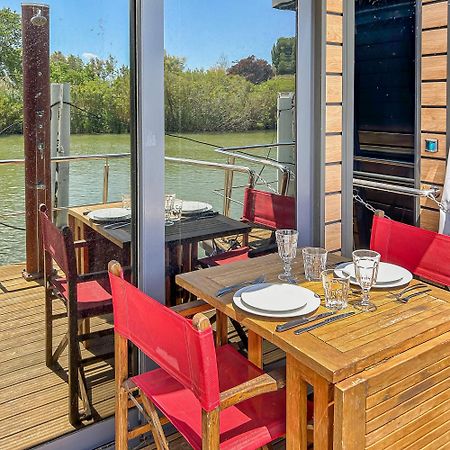 Bord Du Canal Du Rhone A Sete Sur "Cesar" Вовер Екстериор снимка