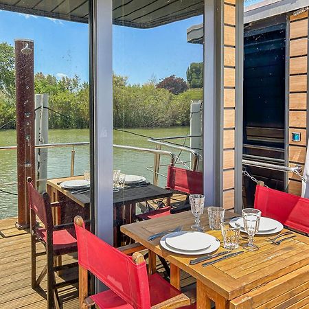 Bord Du Canal Du Rhone A Sete Sur "Cesar" Вовер Екстериор снимка